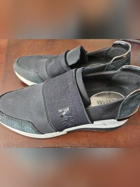 Michael Kors Womens  Black Slip-On Casual Sneakers with Elastic Band 6.5 M